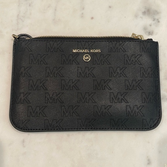 Michael Kors Handbags - NWOT Michael Kors Wristlet - Large